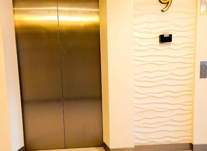 Shore 2 Residences 1br Deluxe In Moa Complex *